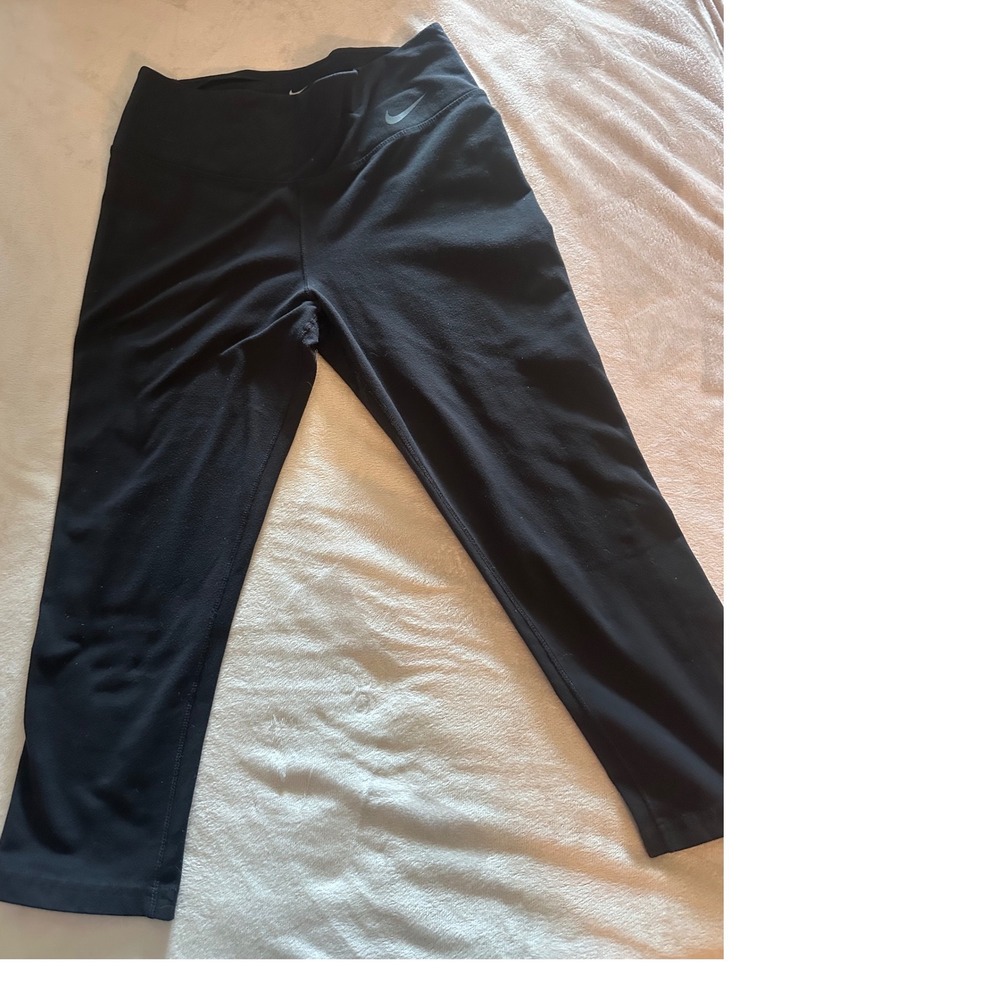 Nike Dri-FIT Womens Black Cropped Leggings High Rise Yoga Pants Medium RN56323